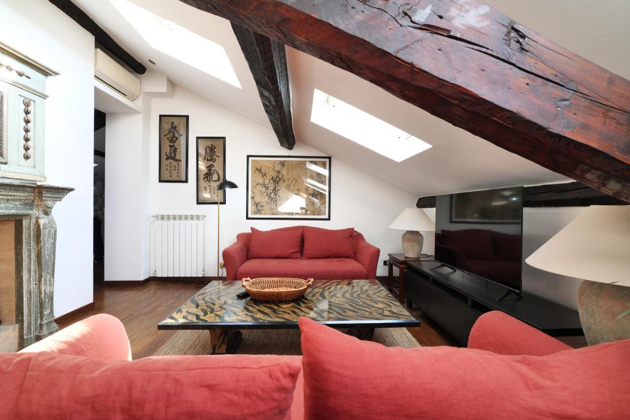 Elegant P.venezia Attic Milán
