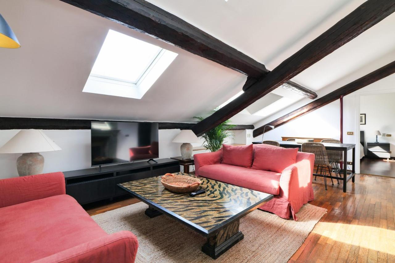 Elegant P.venezia Attic Milán