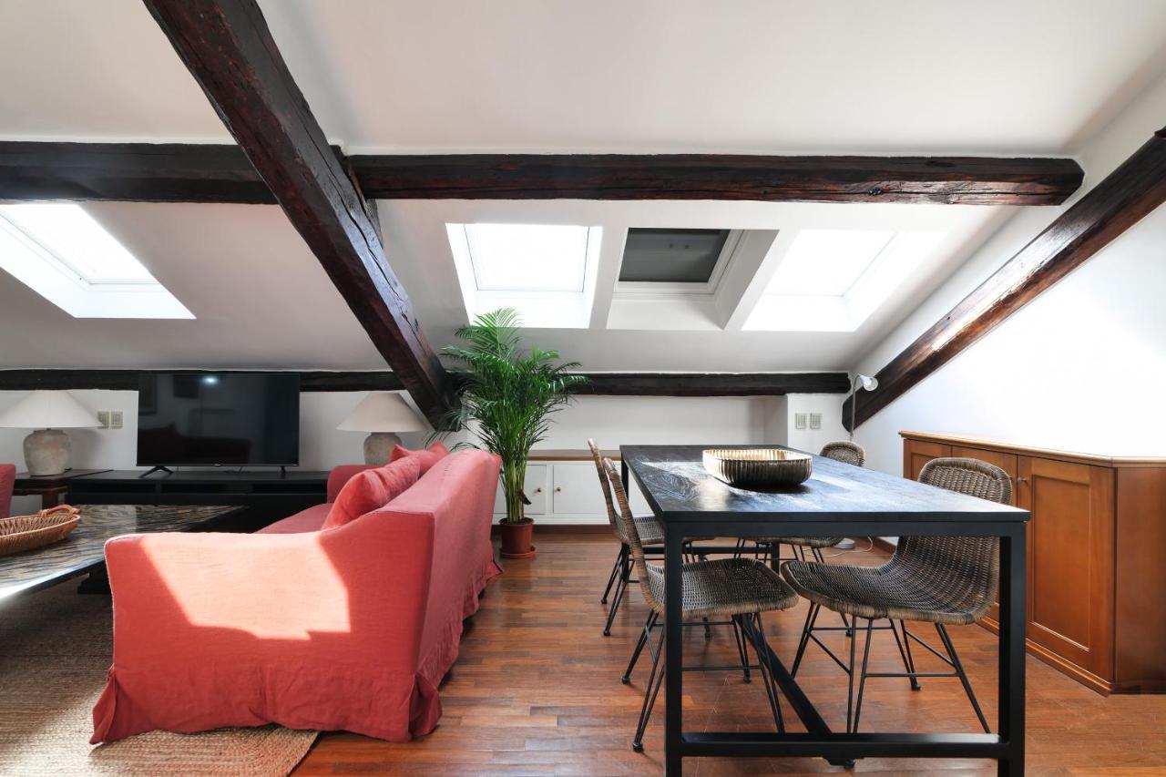 Elegant P.venezia Attic Milán